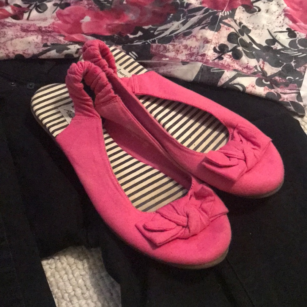 Pink flats with bow